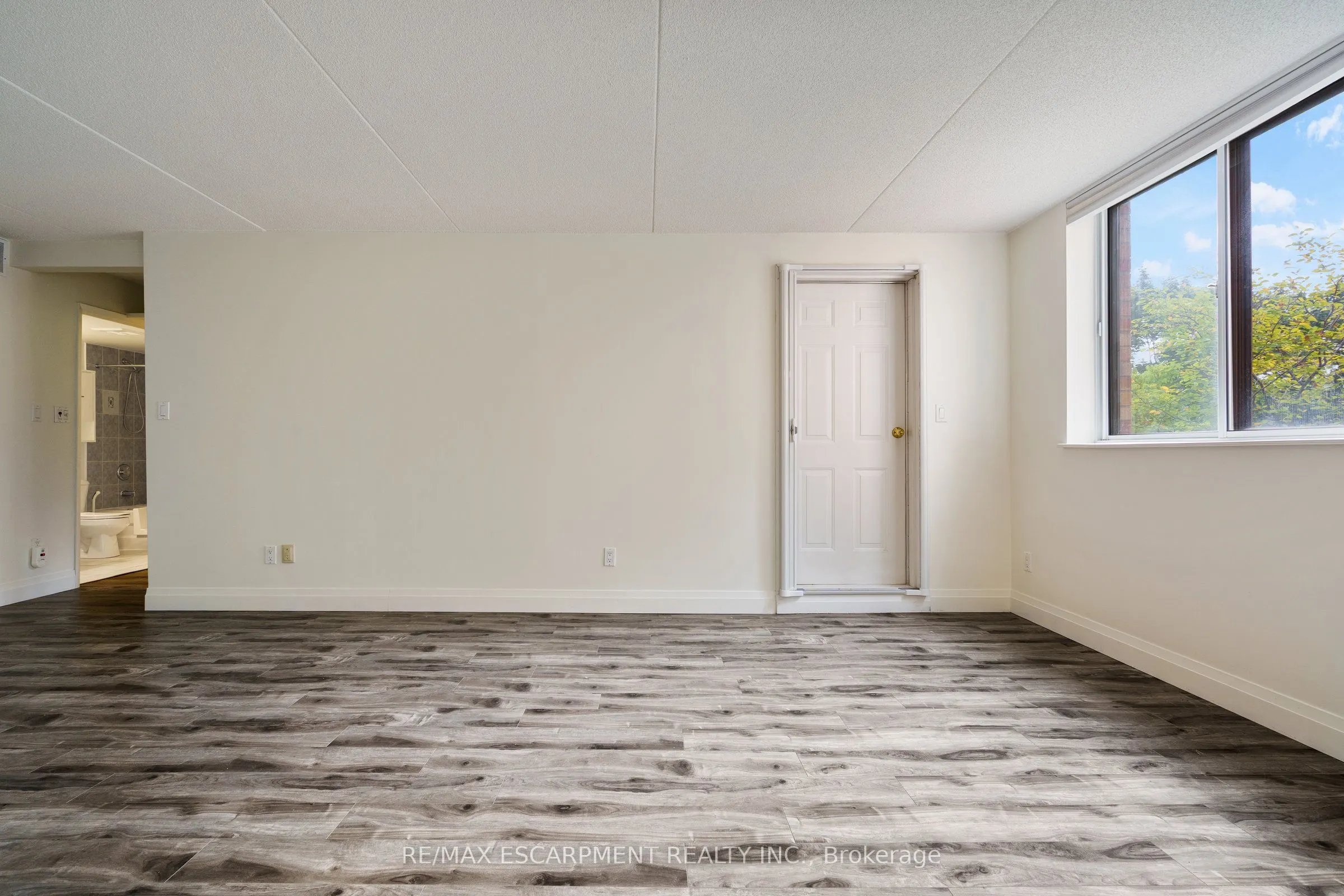 3499 UPPER MIDDLE Road, #211