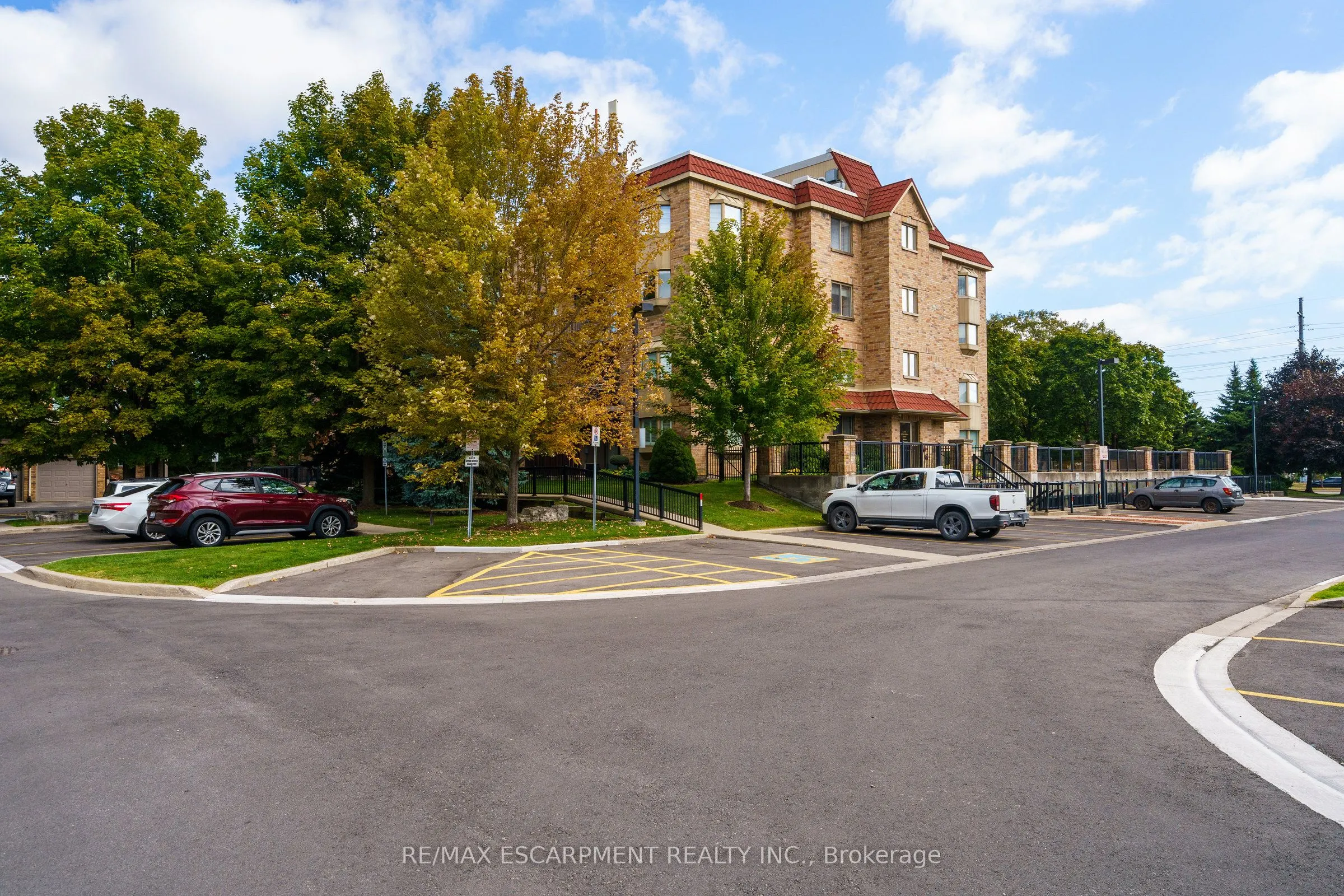 3499 UPPER MIDDLE Road, #211
