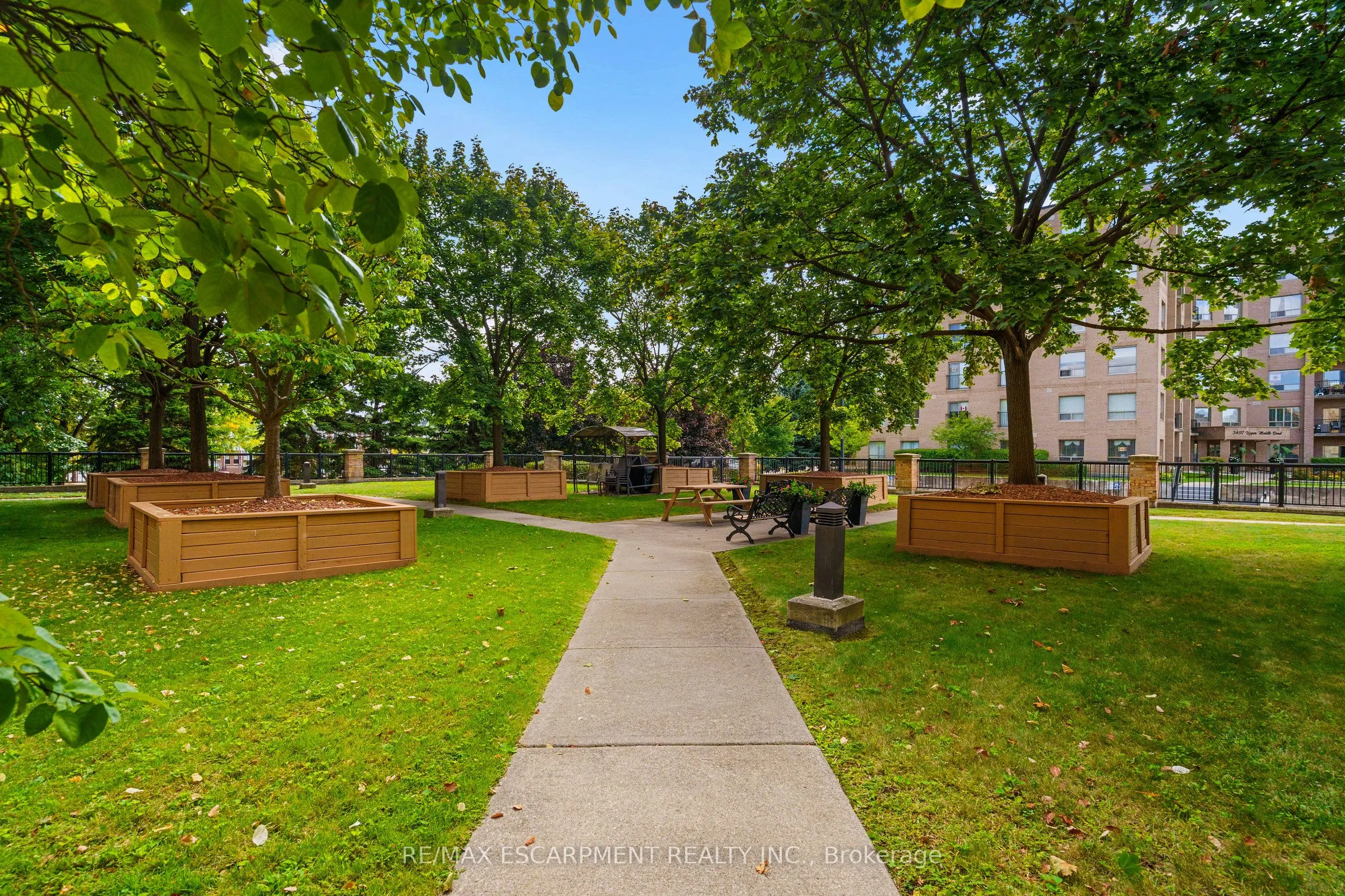 3499 UPPER MIDDLE Road, #211