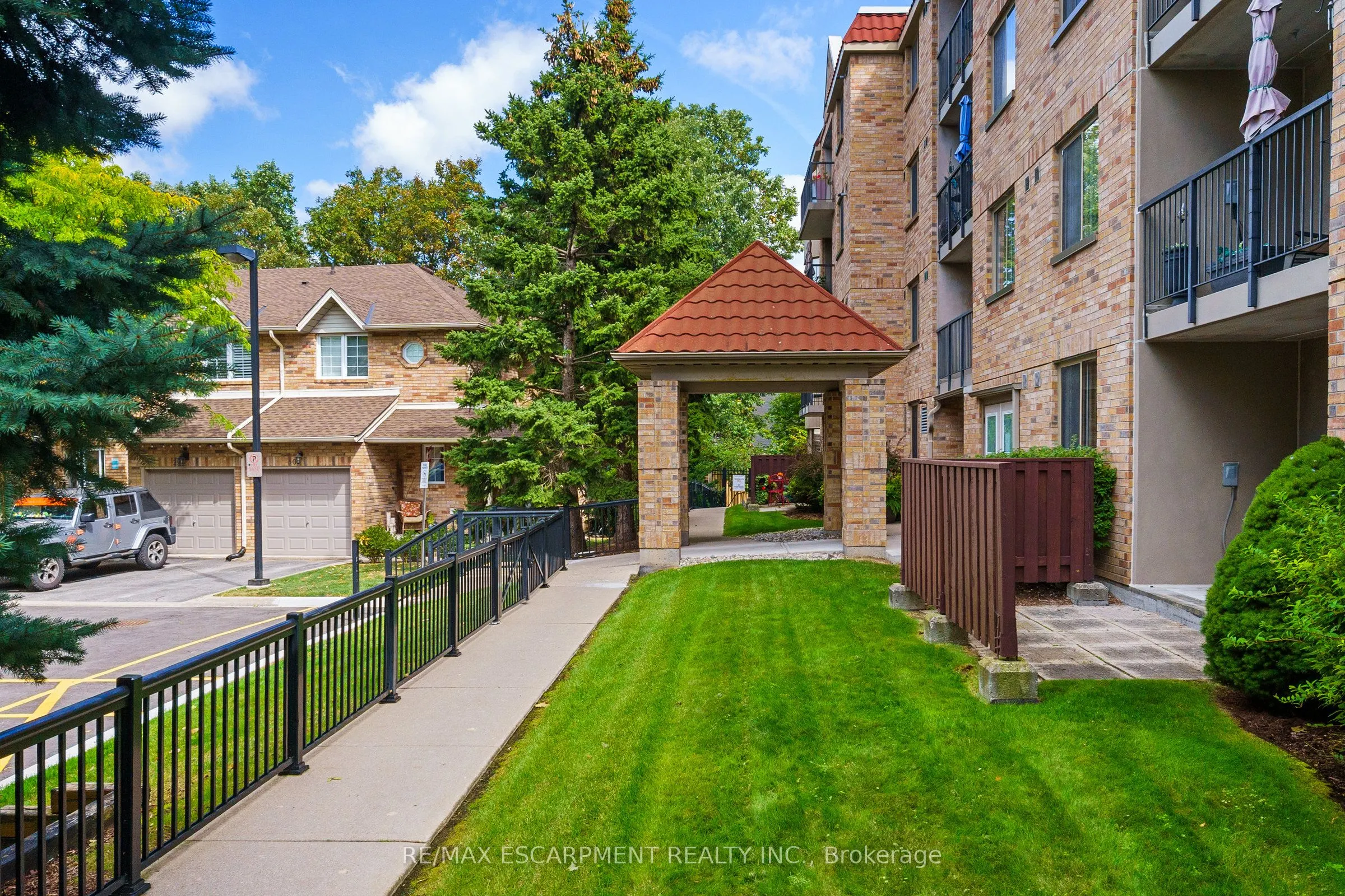 3499 UPPER MIDDLE Road, #211