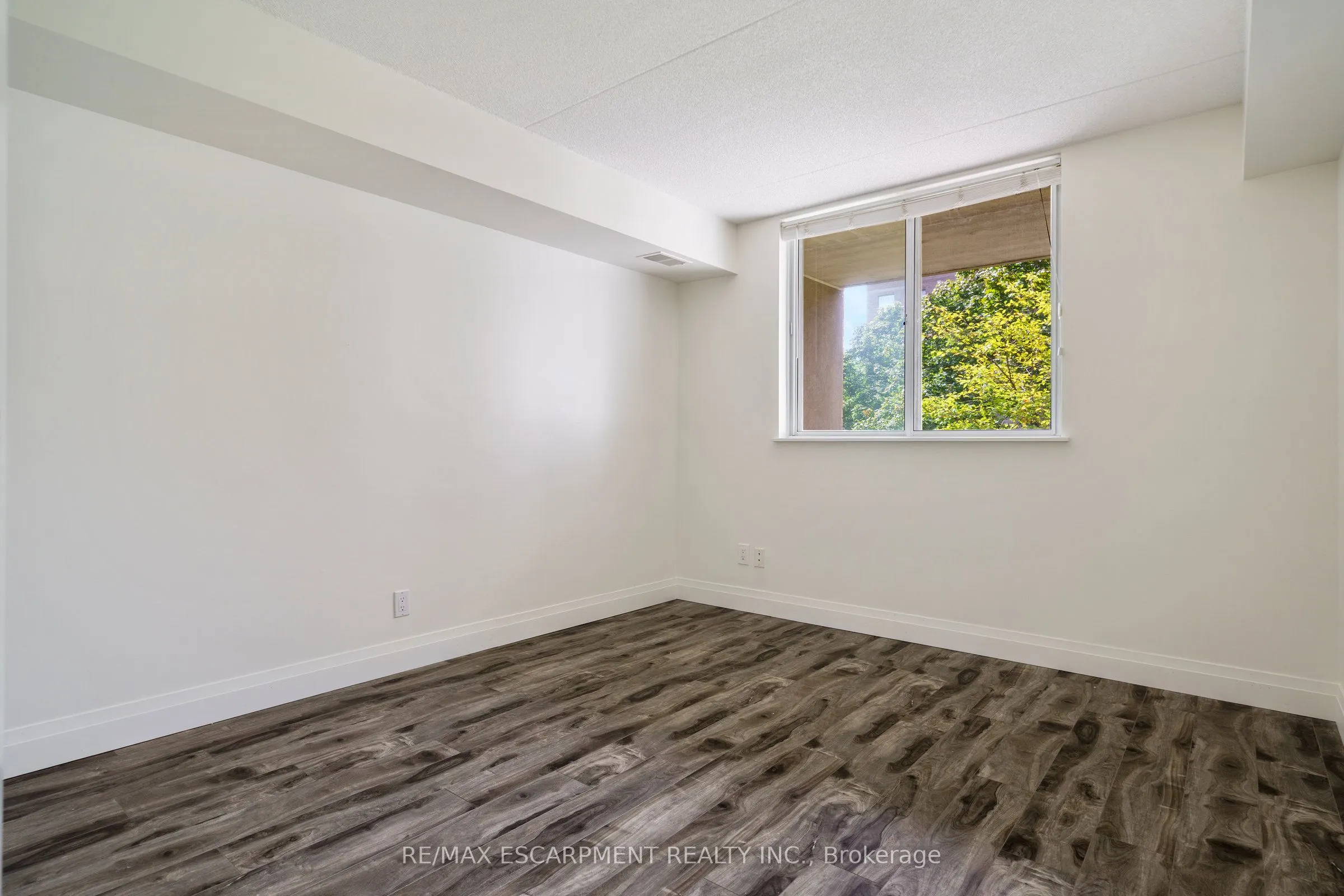 3499 UPPER MIDDLE Road, #211