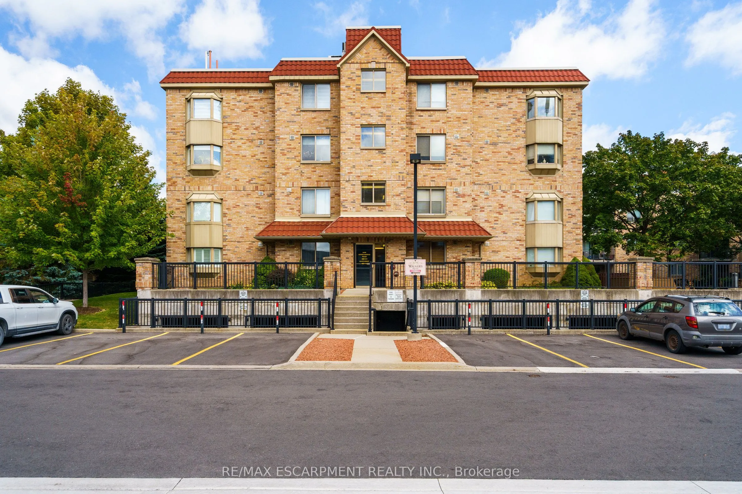 3499 UPPER MIDDLE Road, #211