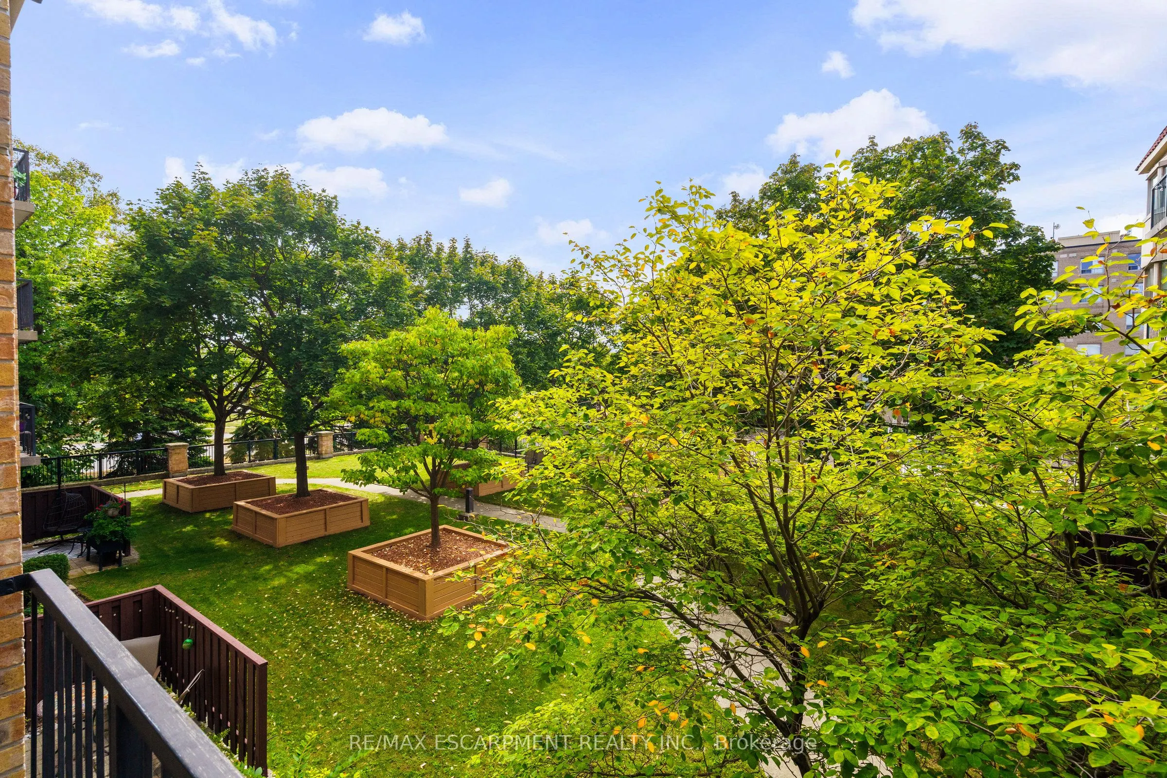 3499 UPPER MIDDLE Road, #211