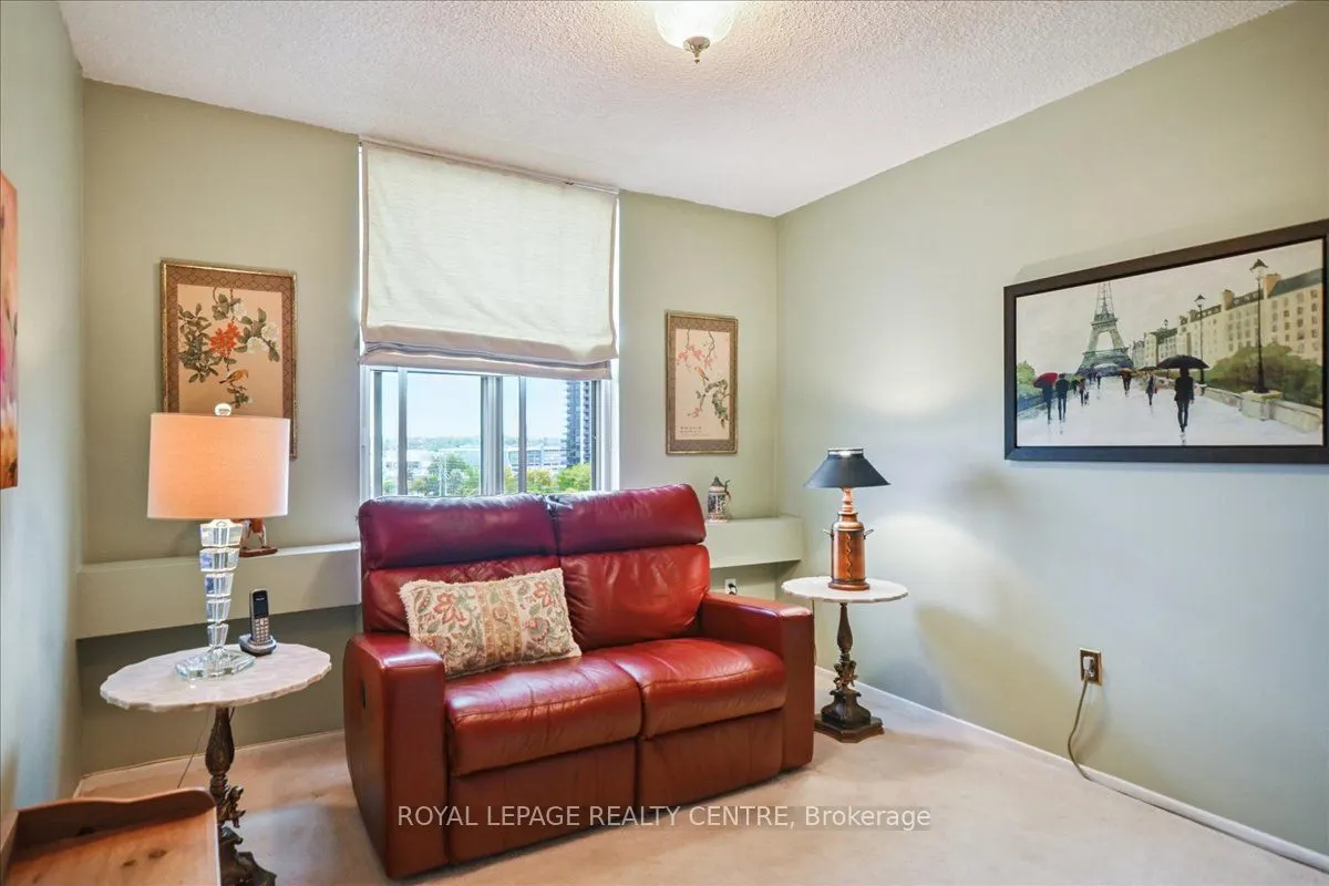 966 Inverhouse Drive, #907