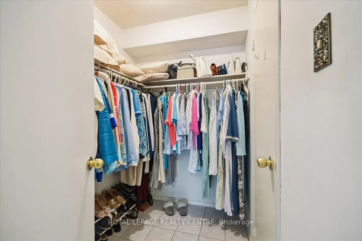 966 Inverhouse Drive, #907
