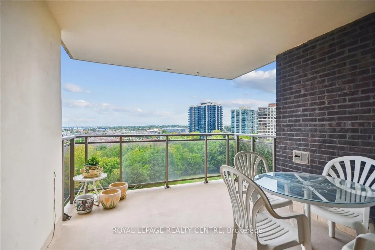 966 Inverhouse Drive, #907