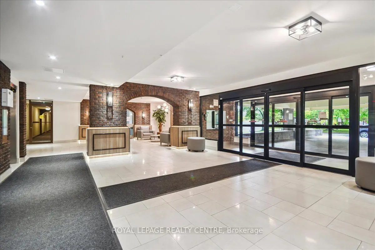 966 Inverhouse Drive, #907