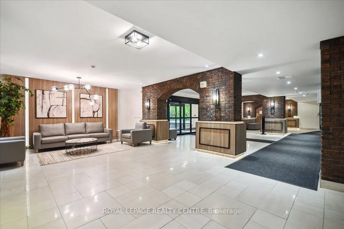 966 Inverhouse Drive, #907