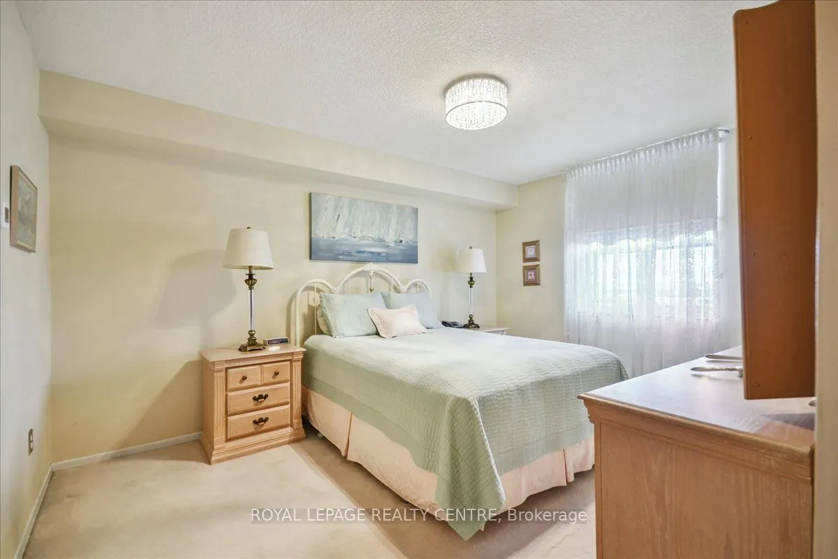 966 Inverhouse Drive, #907