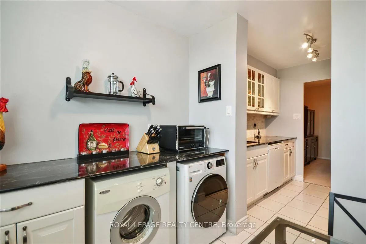 966 Inverhouse Drive, #907