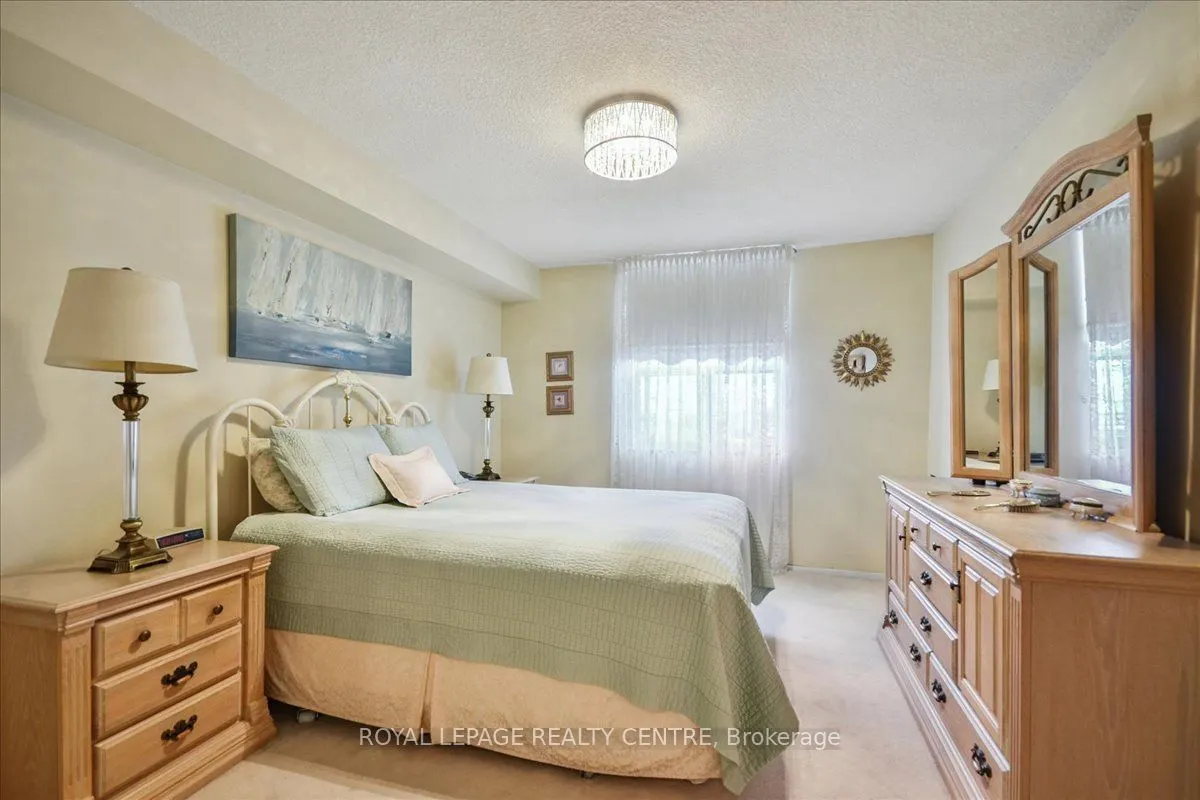 966 Inverhouse Drive, #907