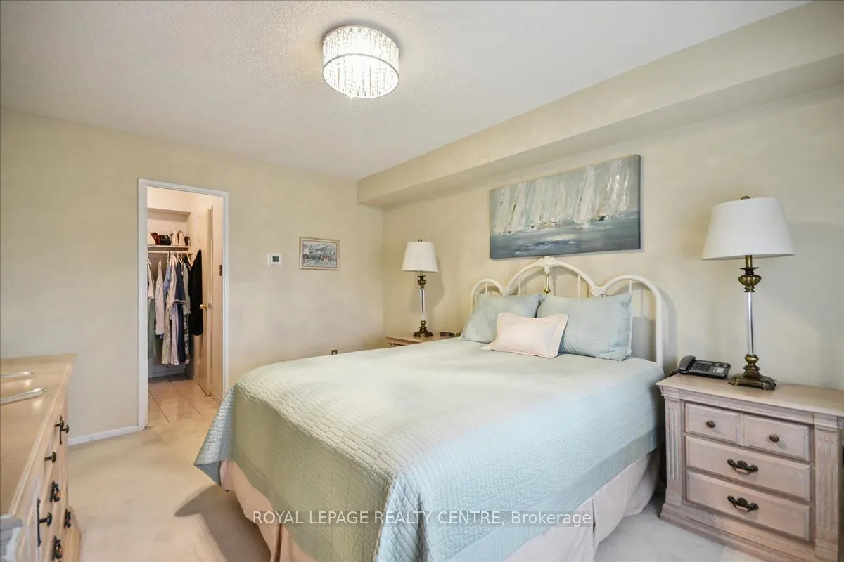 966 Inverhouse Drive, #907