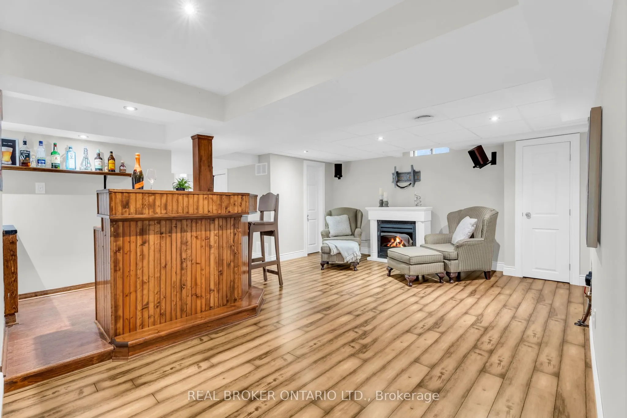 309 Howard Crescent