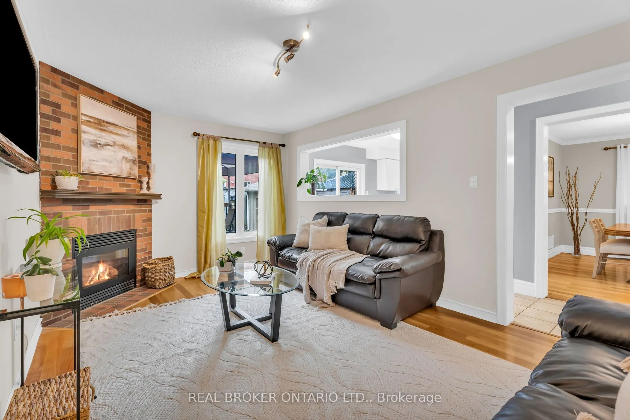 309 Howard Crescent