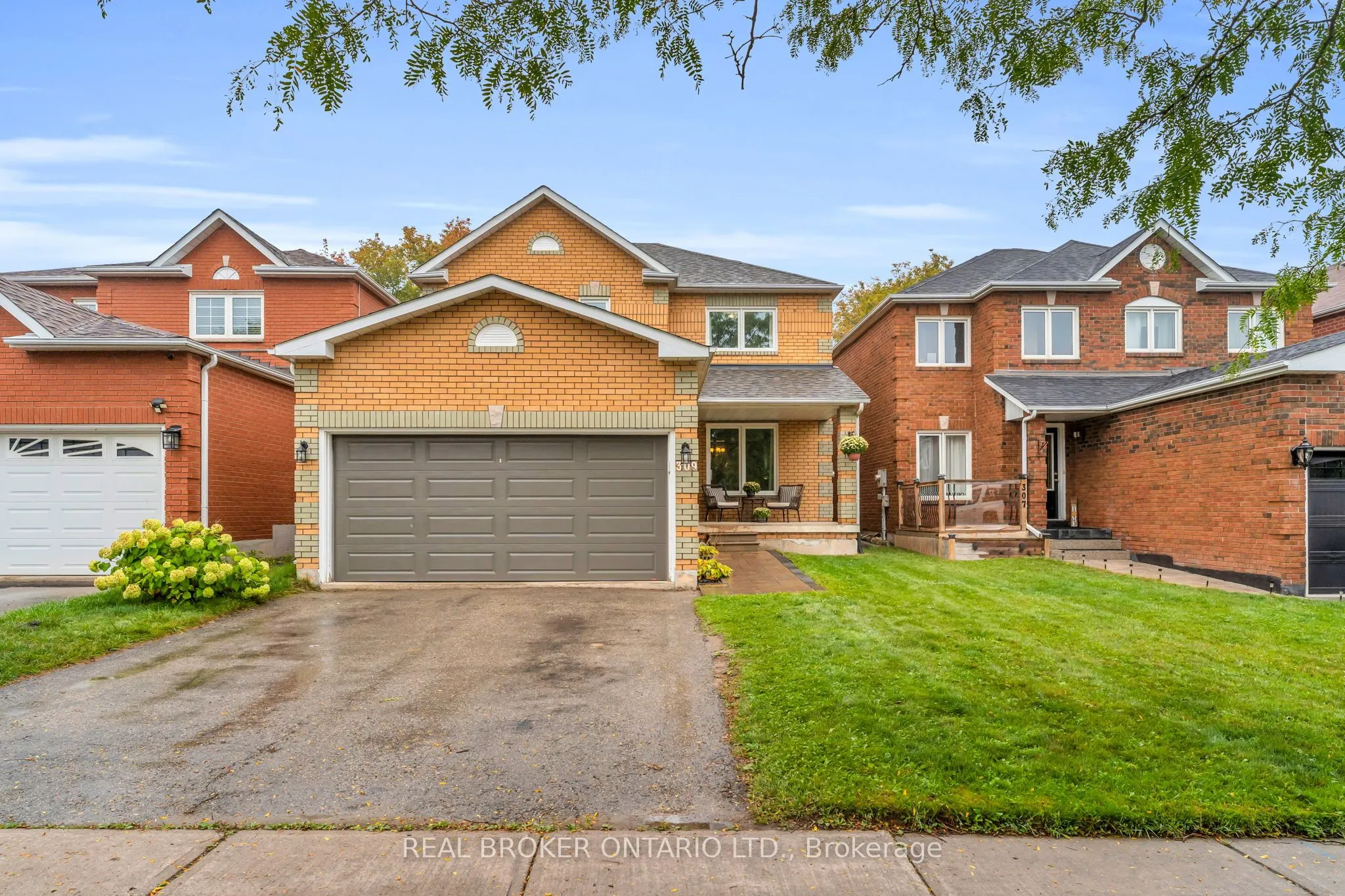 309 Howard Crescent