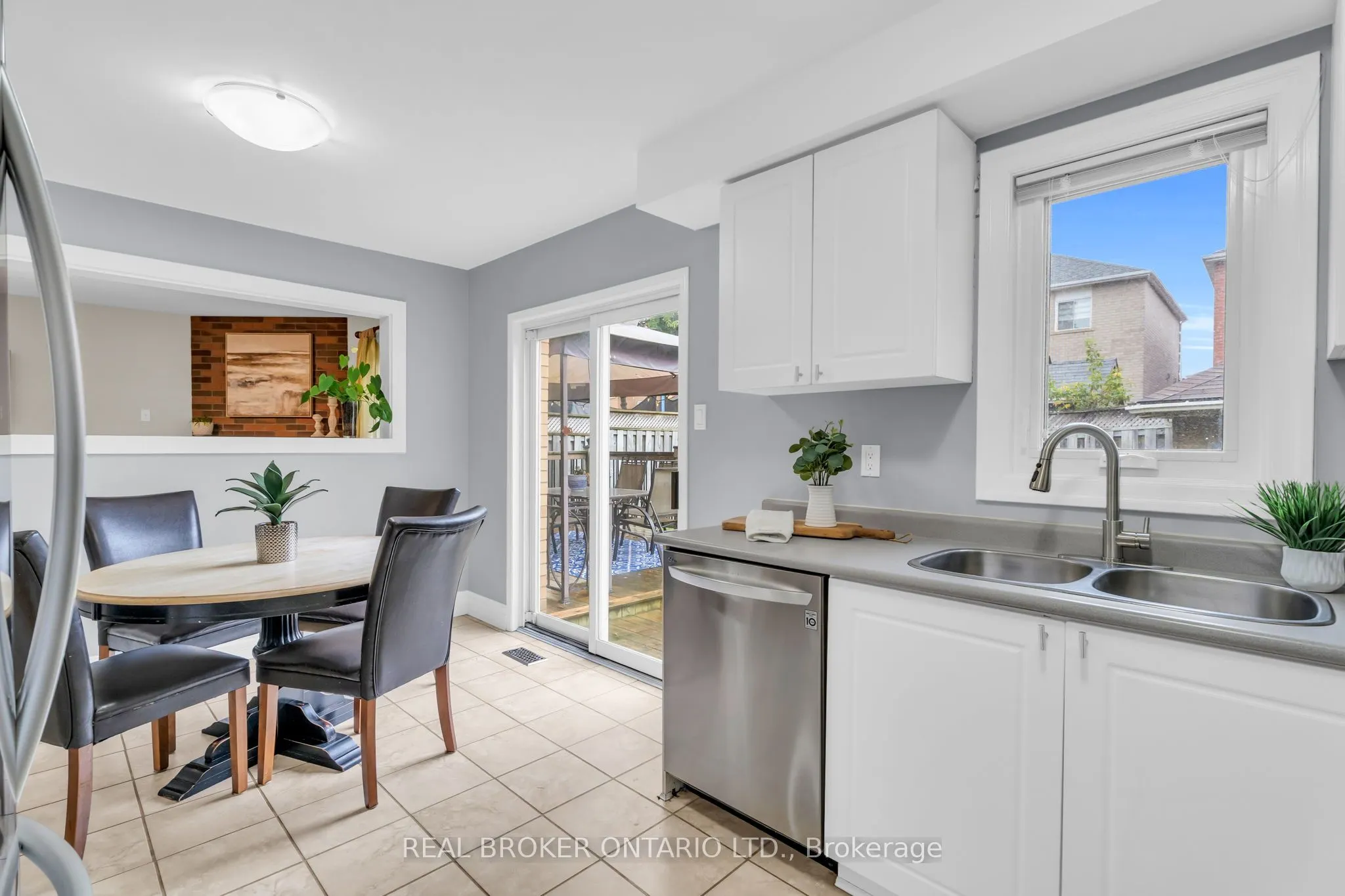 309 Howard Crescent