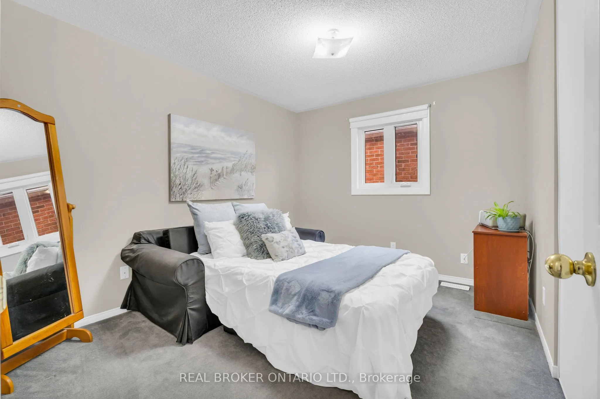 309 Howard Crescent