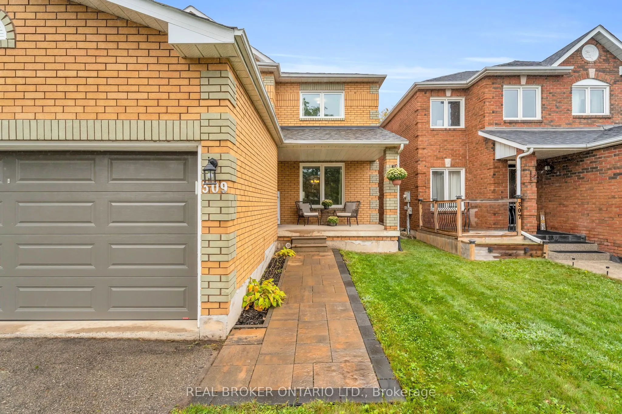309 Howard Crescent