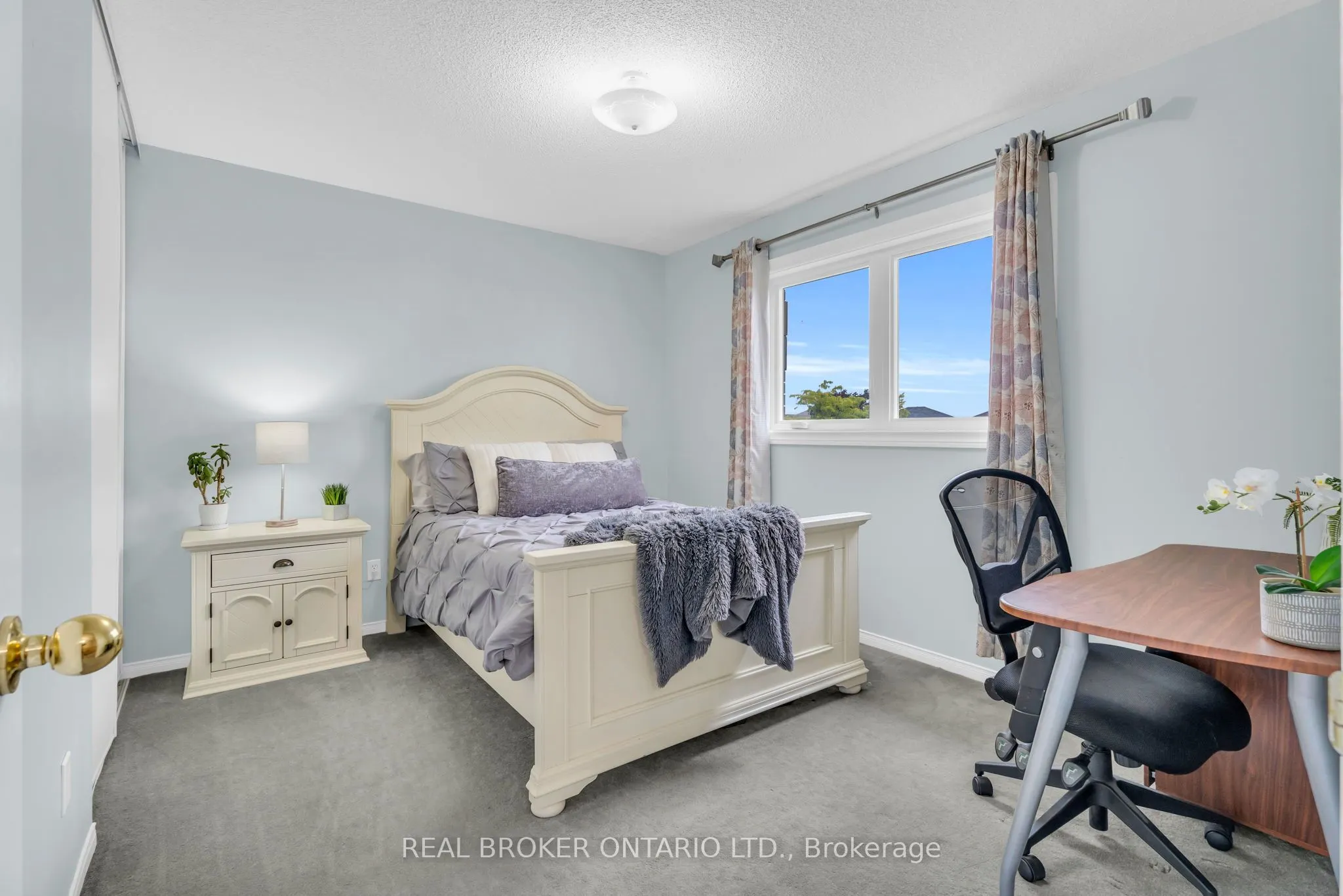 309 Howard Crescent