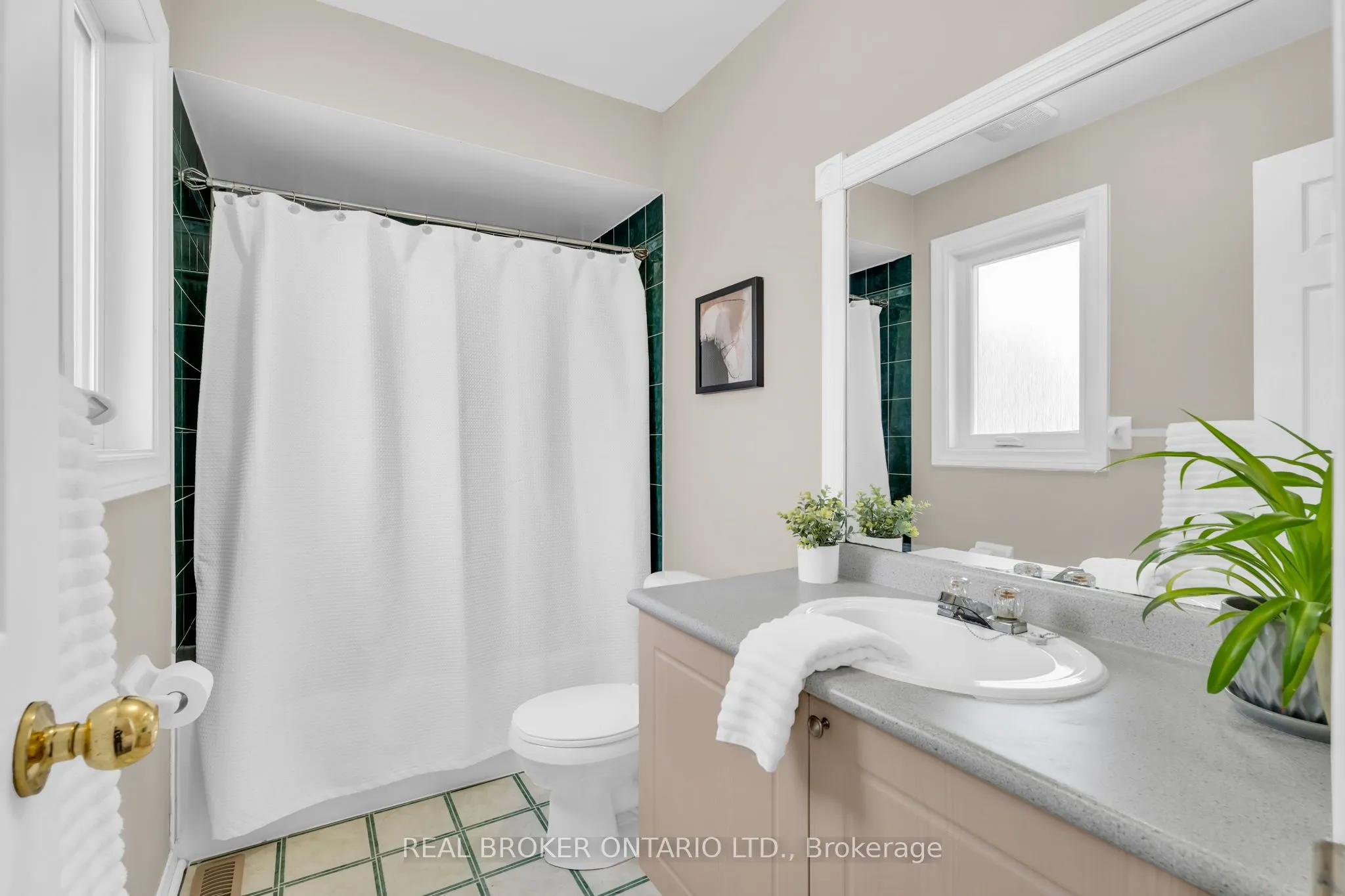 309 Howard Crescent