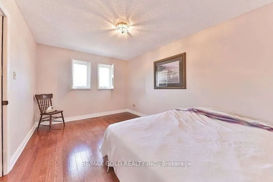 5275 Thornwood Drive