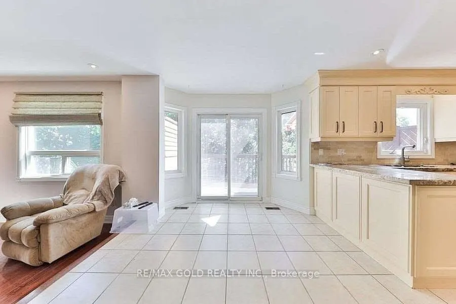 5275 Thornwood Drive