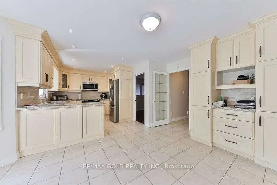 5275 Thornwood Drive