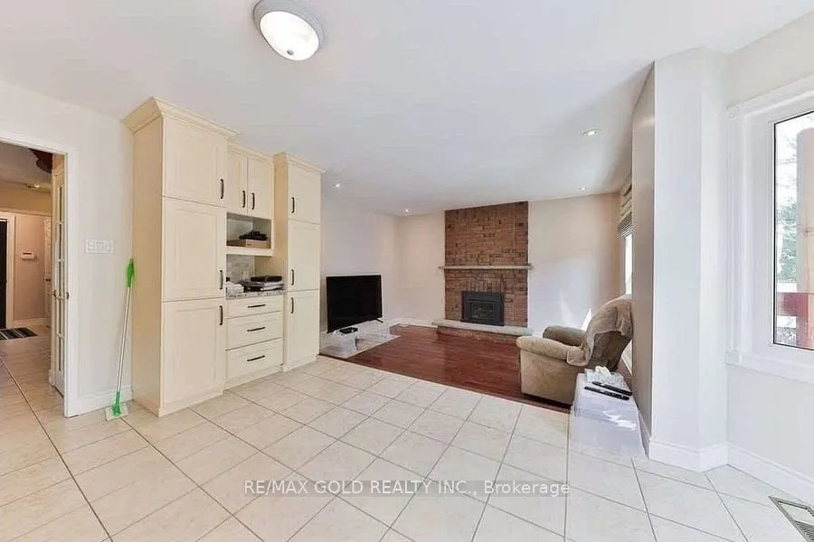 5275 Thornwood Drive