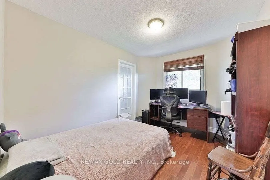 5275 Thornwood Drive