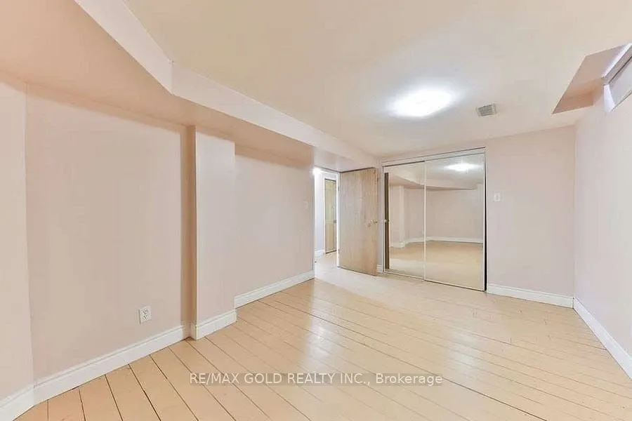 5275 Thornwood Drive