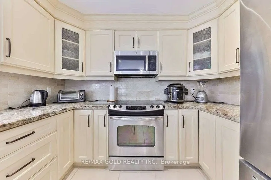 5275 Thornwood Drive