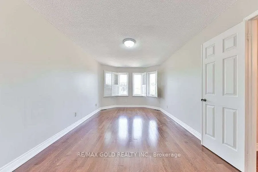 5275 Thornwood Drive