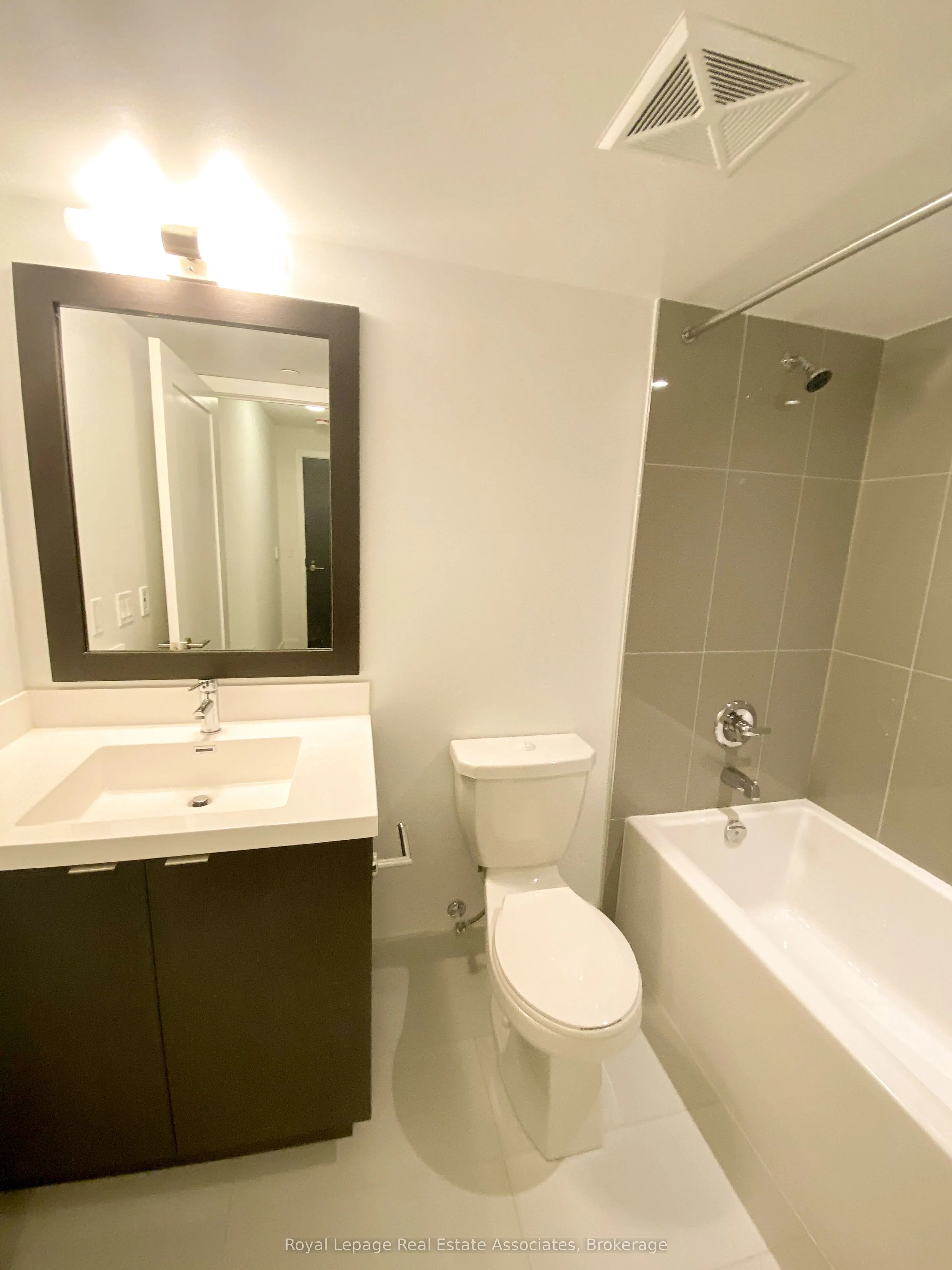 7 Mabelle Avenue, #2506