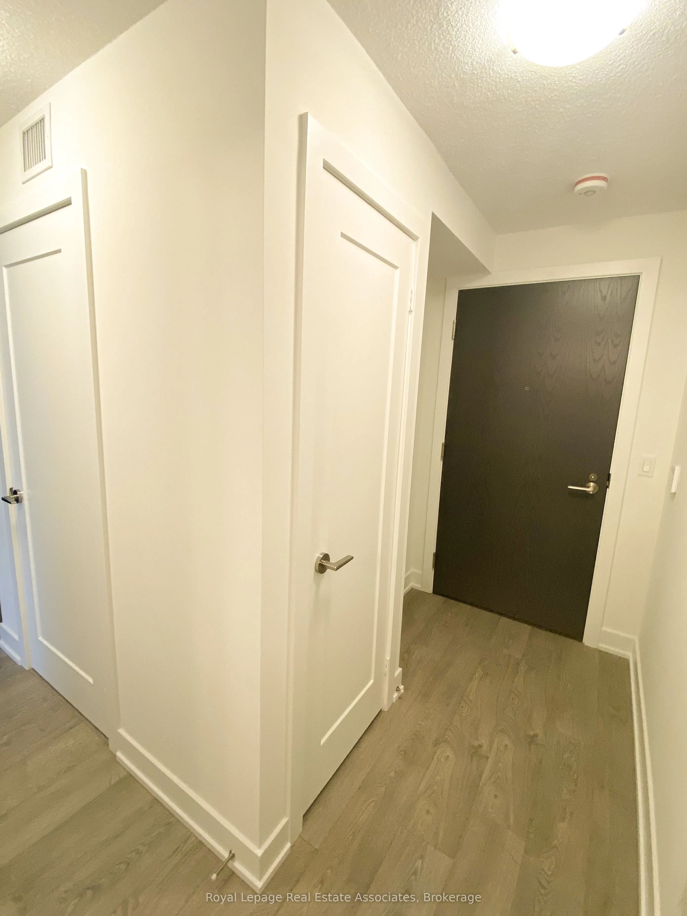 7 Mabelle Avenue, #2506