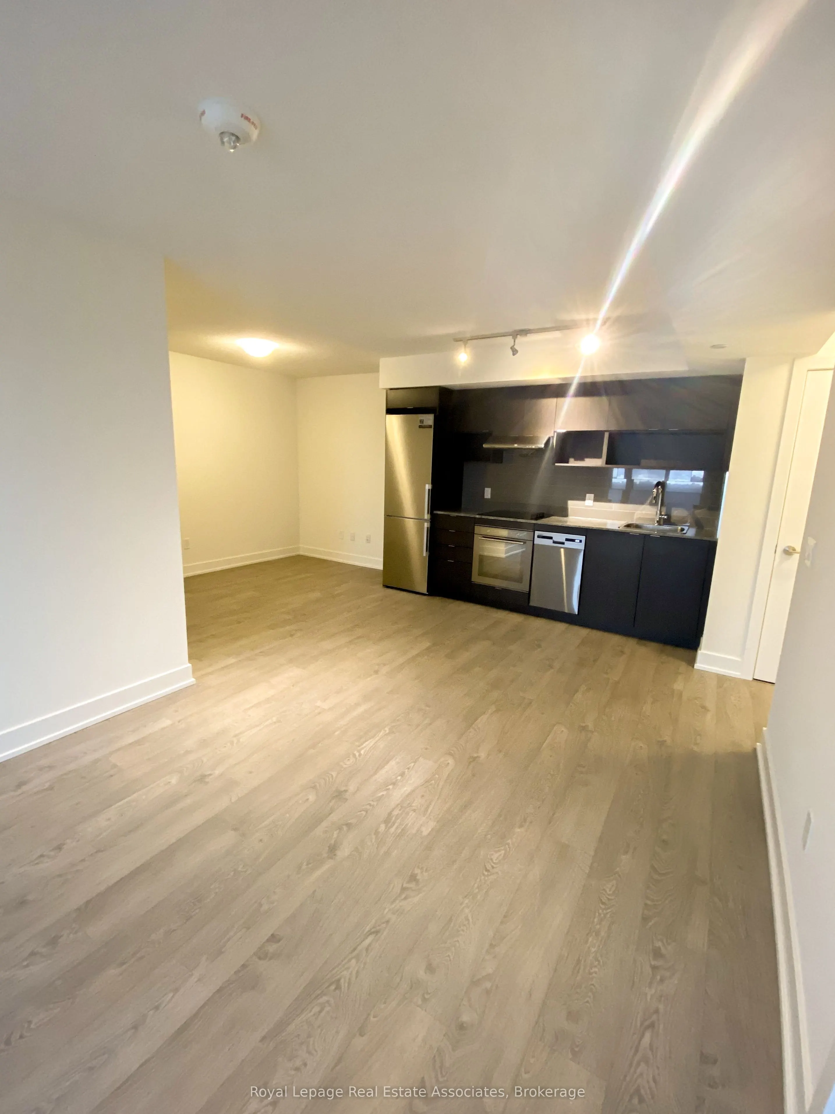 7 Mabelle Avenue, #2506