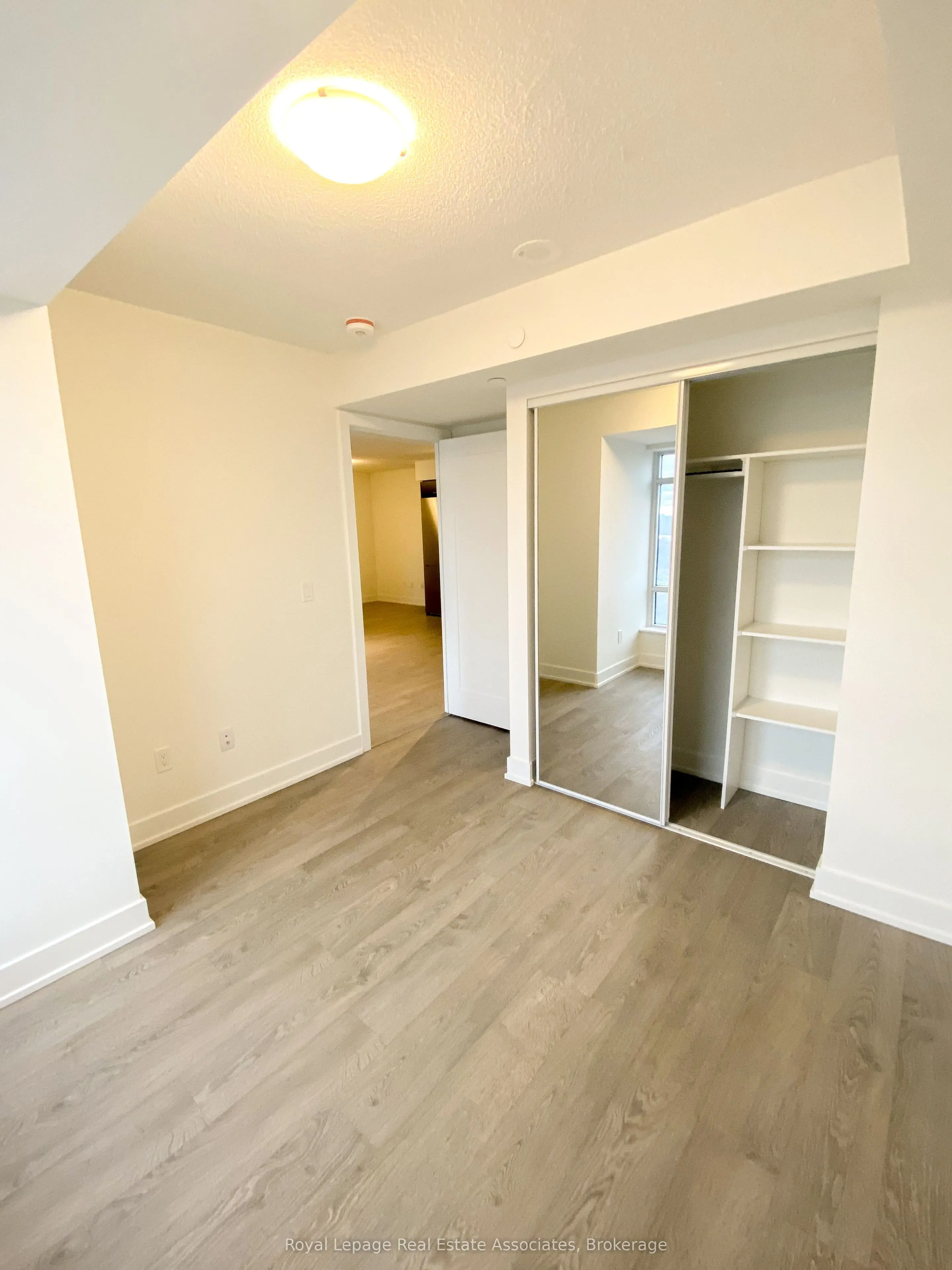 7 Mabelle Avenue, #2506