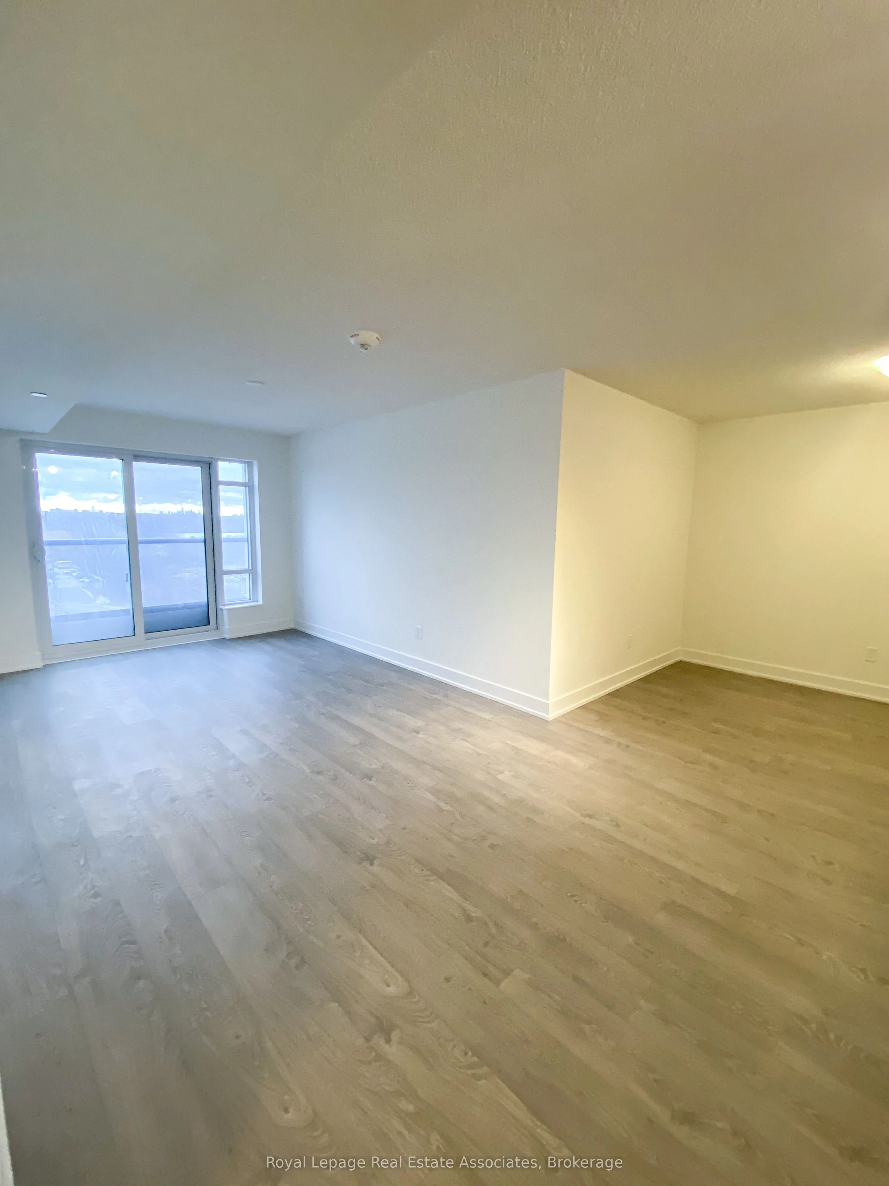 7 Mabelle Avenue, #2506