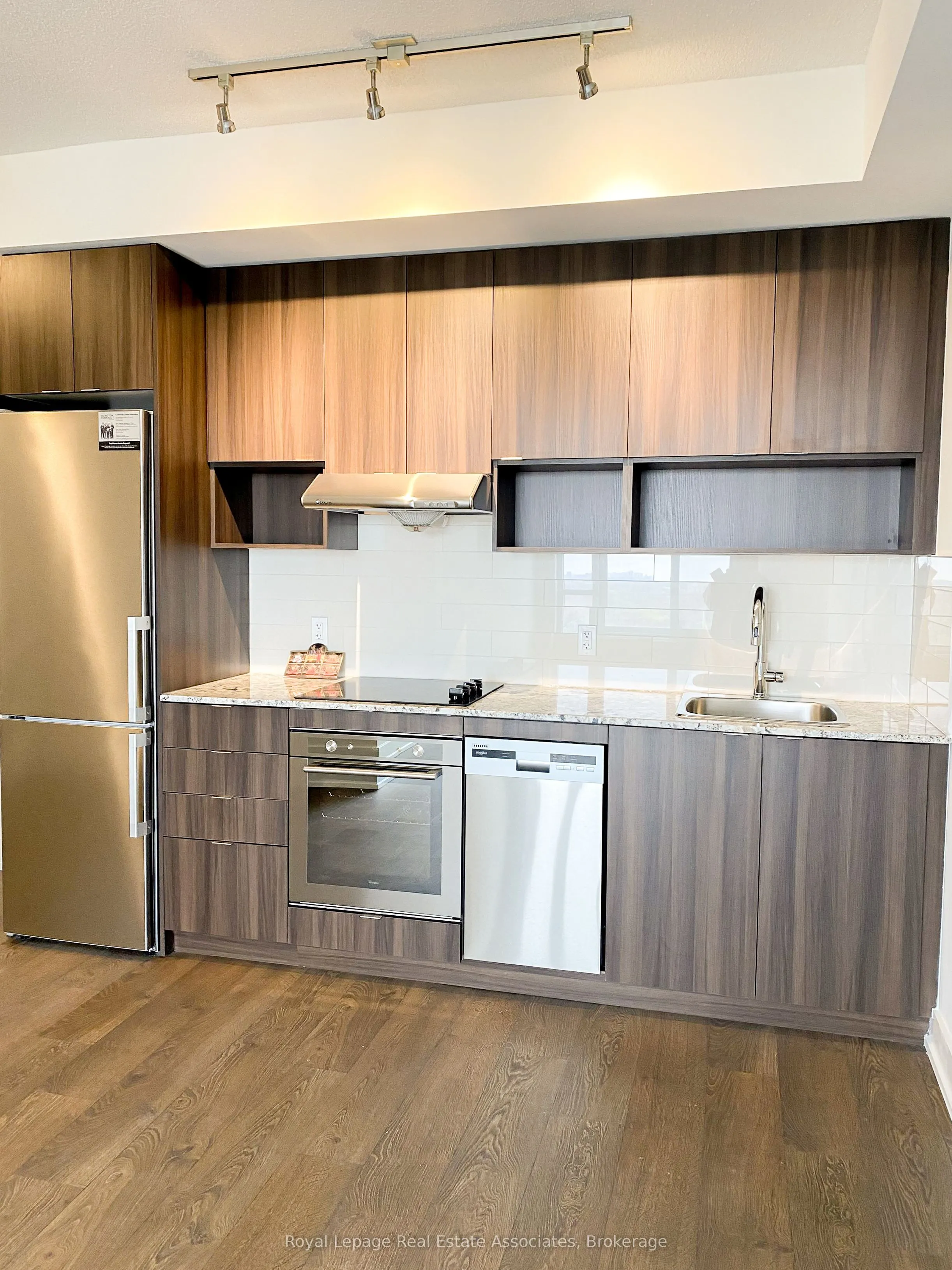 7 Mabelle Avenue, #2506