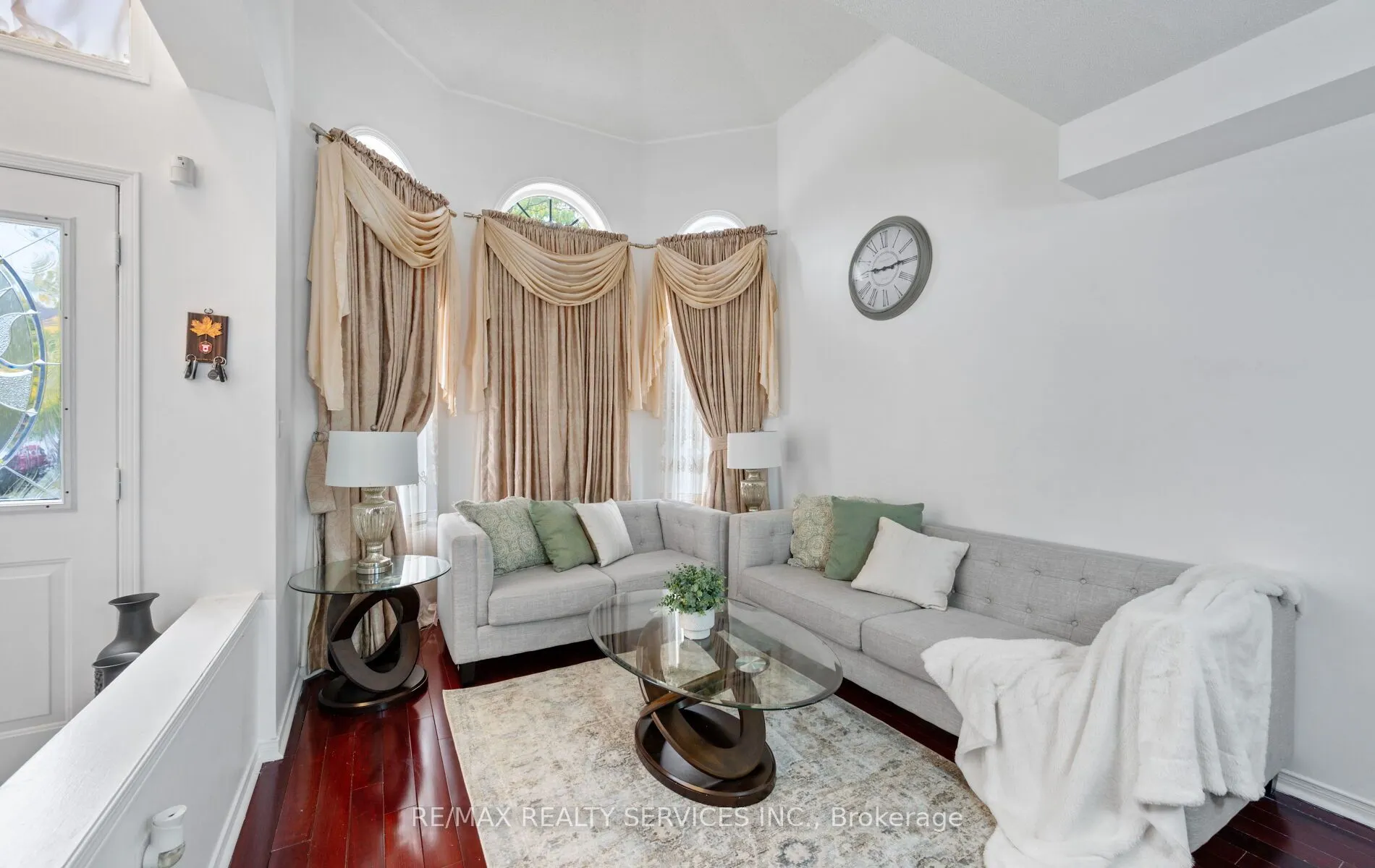 87 Queen Mary Drive