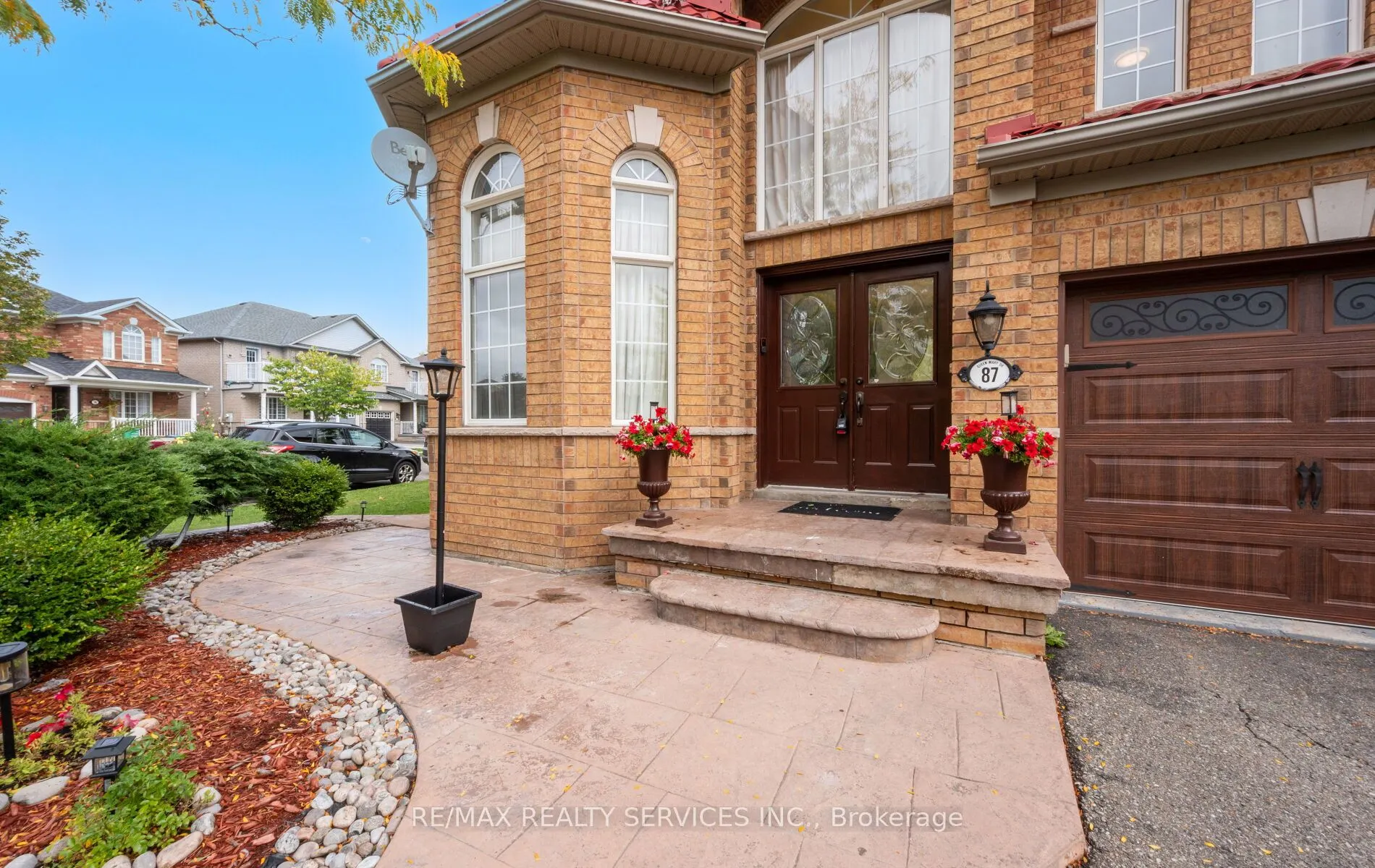 87 Queen Mary Drive
