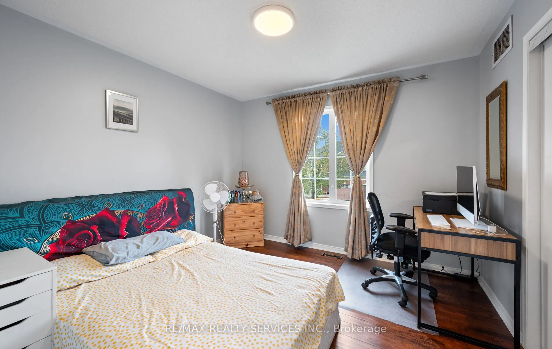87 Queen Mary Drive