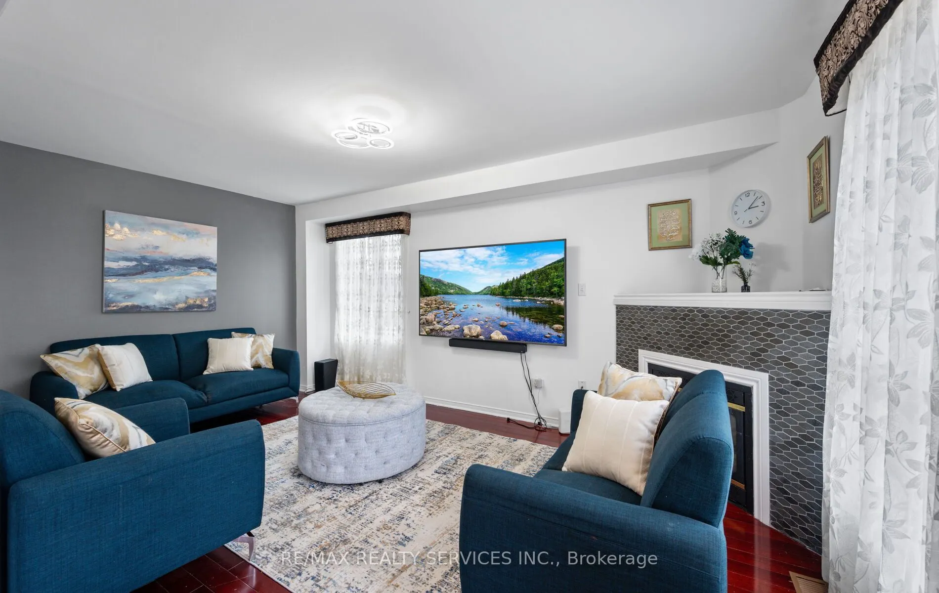 87 Queen Mary Drive
