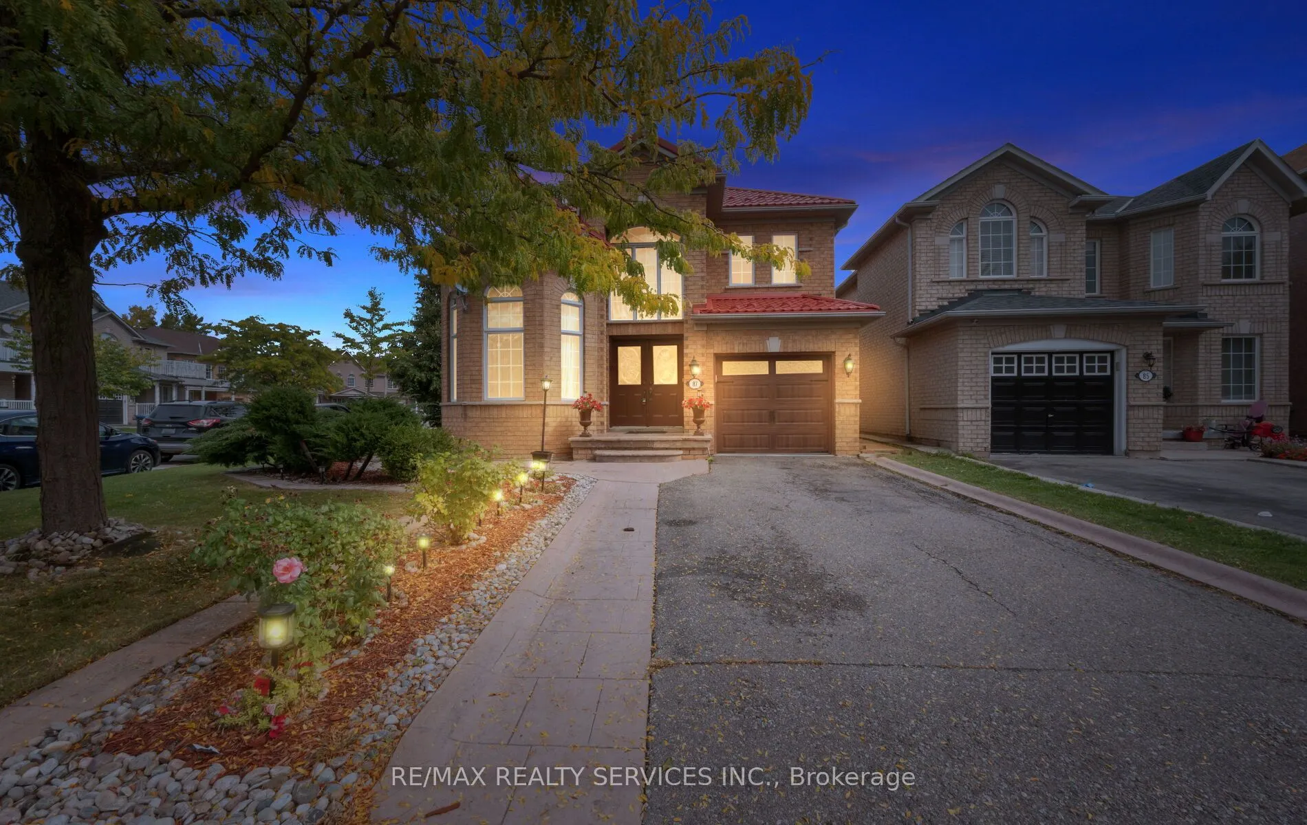 87 Queen Mary Drive