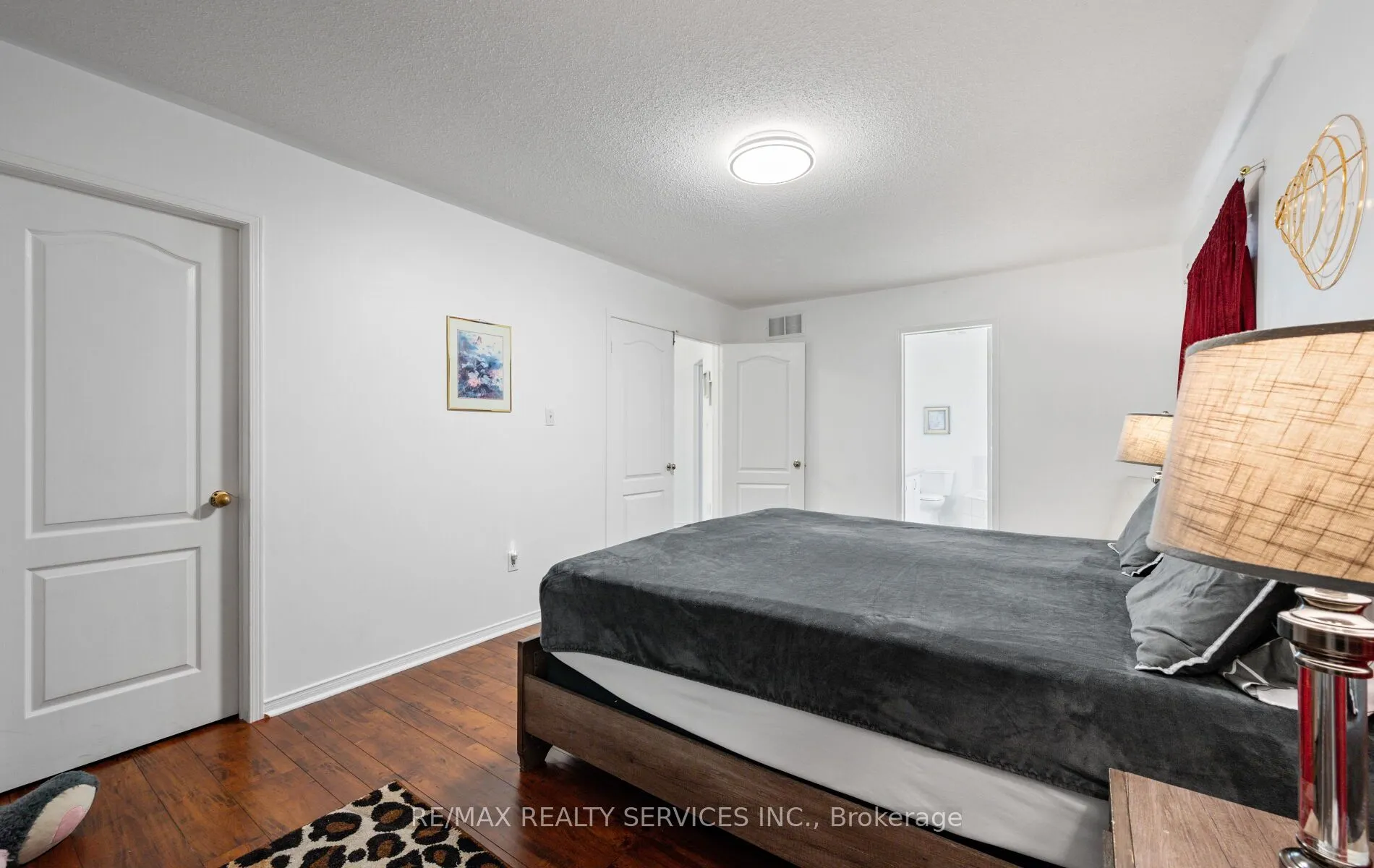 87 Queen Mary Drive