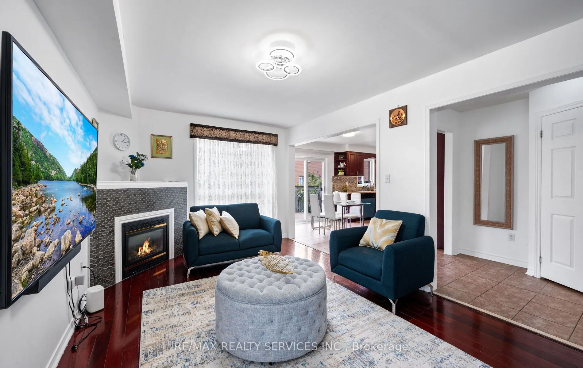 87 Queen Mary Drive