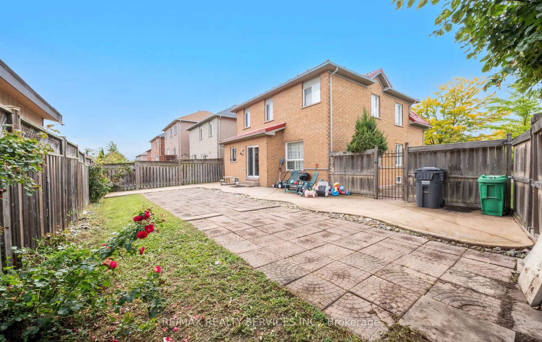 87 Queen Mary Drive
