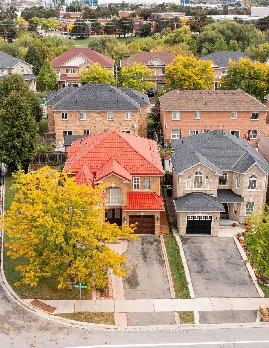 87 Queen Mary Drive
