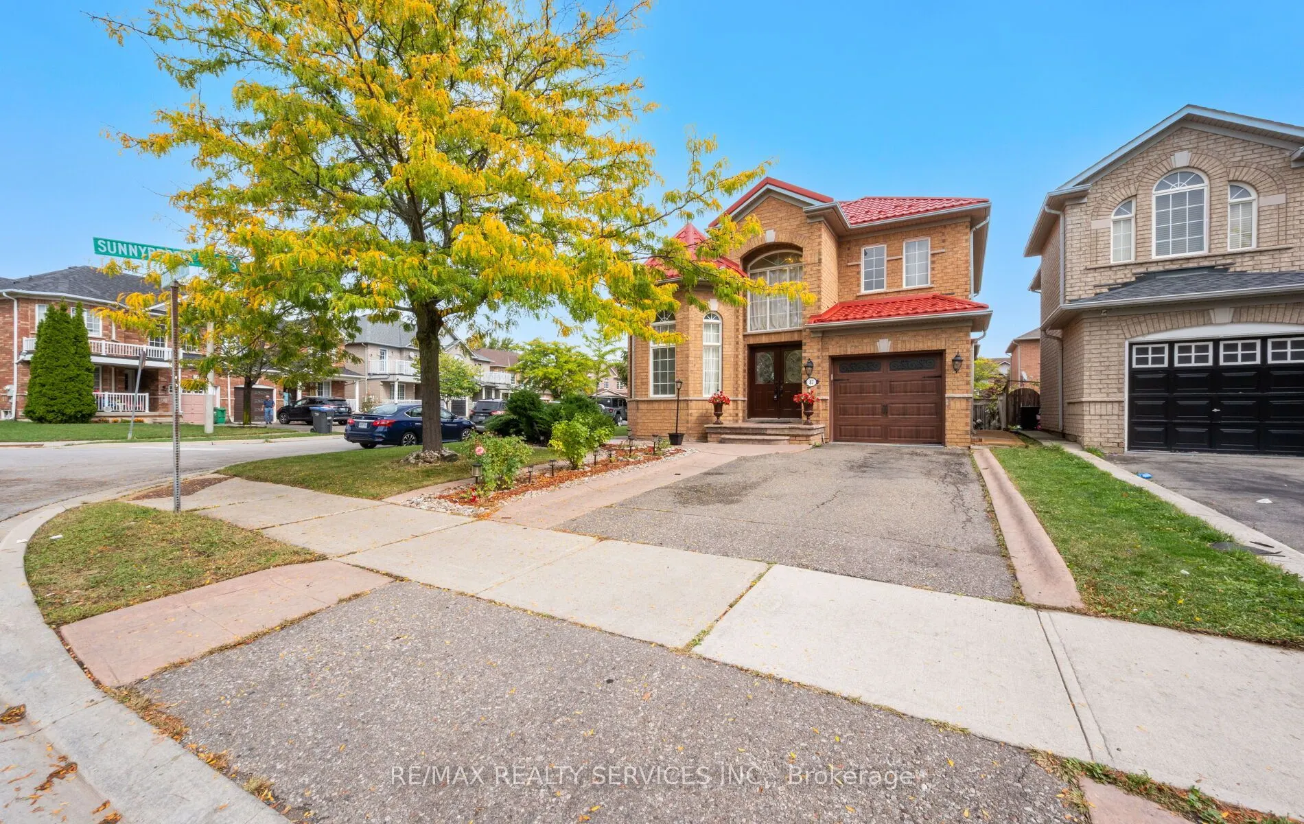 87 Queen Mary Drive