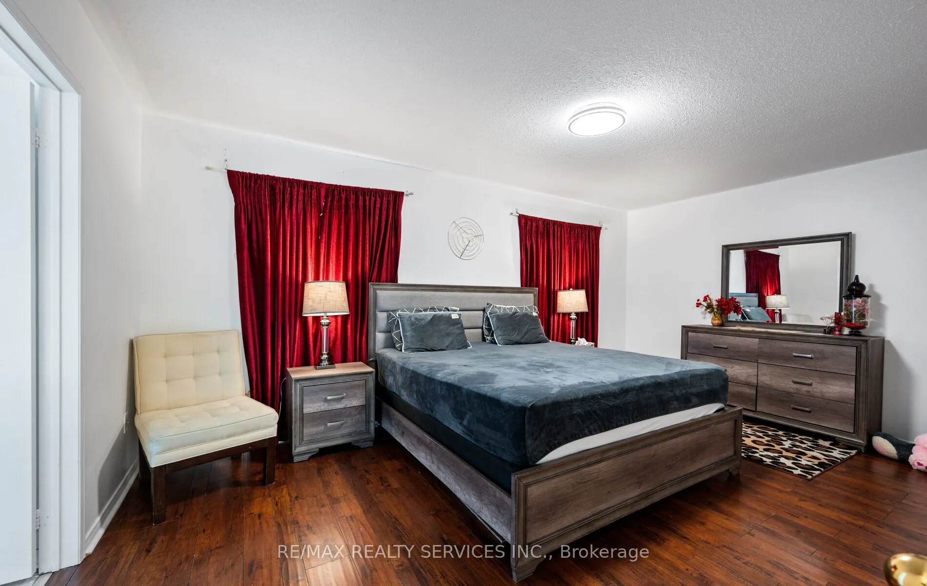 87 Queen Mary Drive