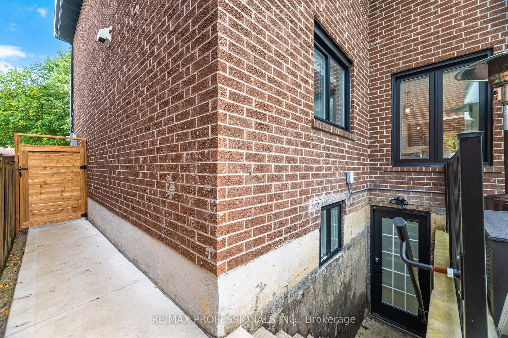 102 Tanager Square